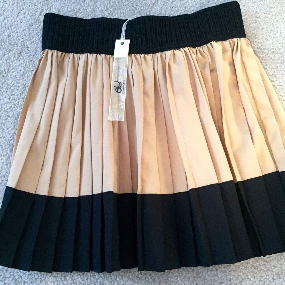Ya‎ LosAngeles Pleated Mini Skirt🌺 NWT